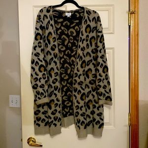 mud pie, woman’s cardigan, size Medium/Large, leopard print.